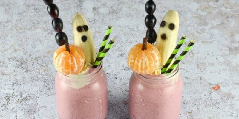 Fun-and-healthy-Halloween-Freakshakes-with-spooky-fruit-toppings-fun-food-for-kids-from-Eats-Amazing-UK